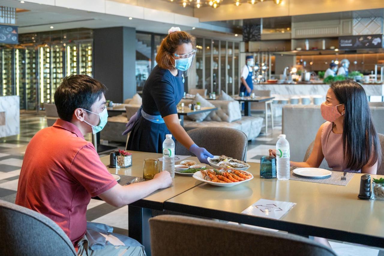 Novotel Chennai Sipcot المظهر الخارجي الصورة A restaurant in Vietnam reopening after COVID-19 lockdown