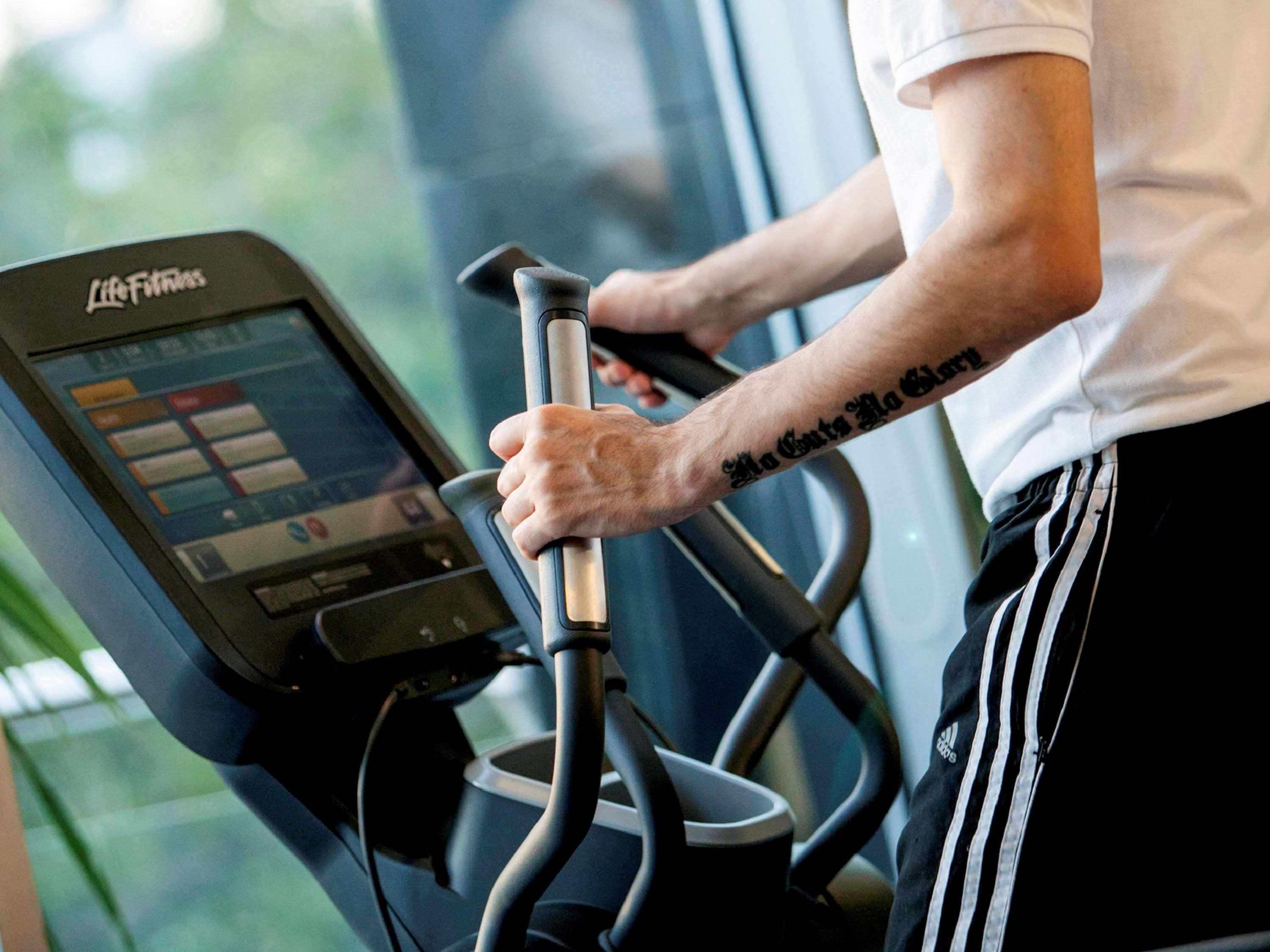 Novotel Chennai Sipcot المظهر الخارجي الصورة A cross trainer