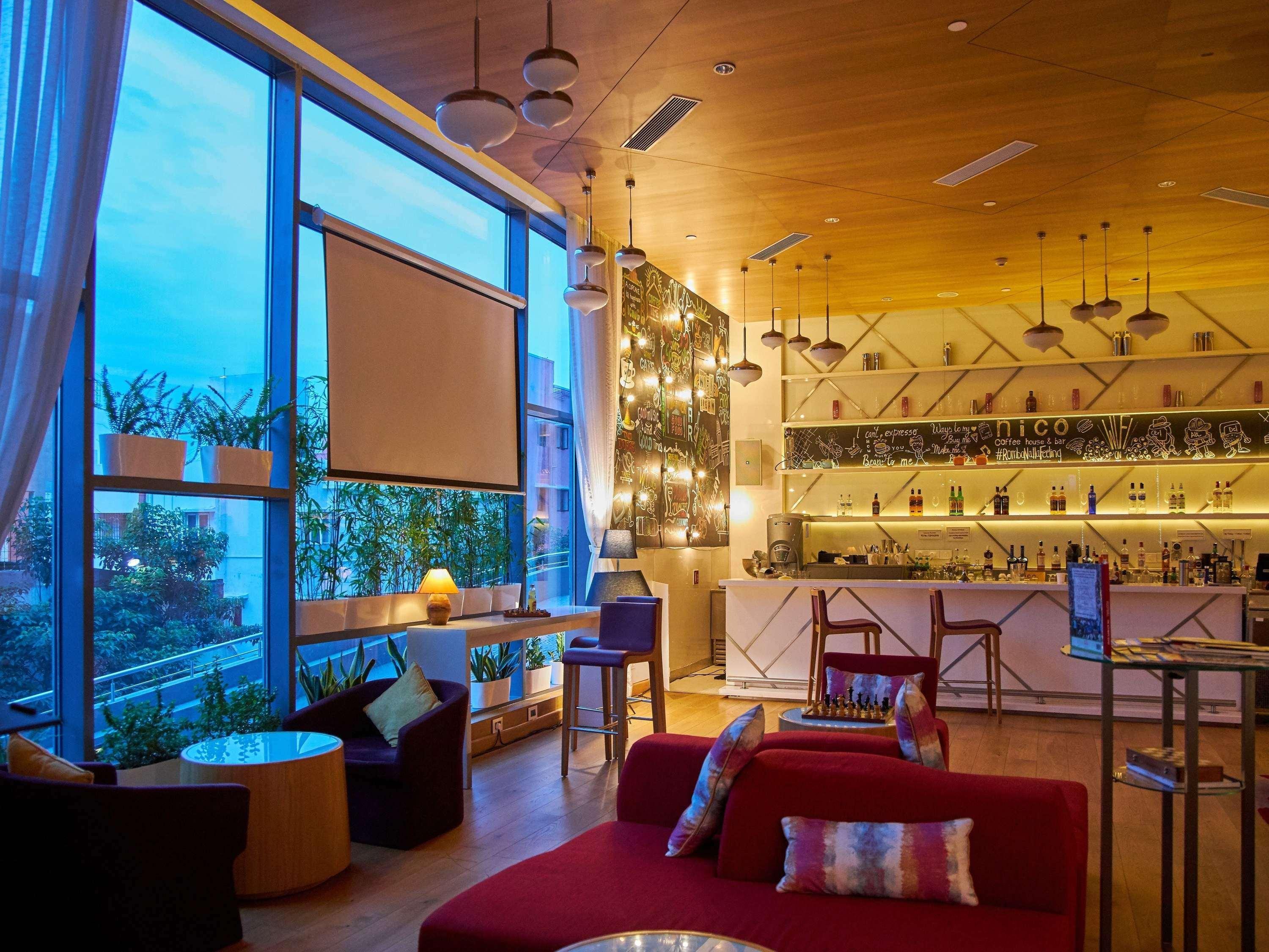 Novotel Chennai Sipcot المظهر الخارجي الصورة The bar at the 360° Sky Lounge