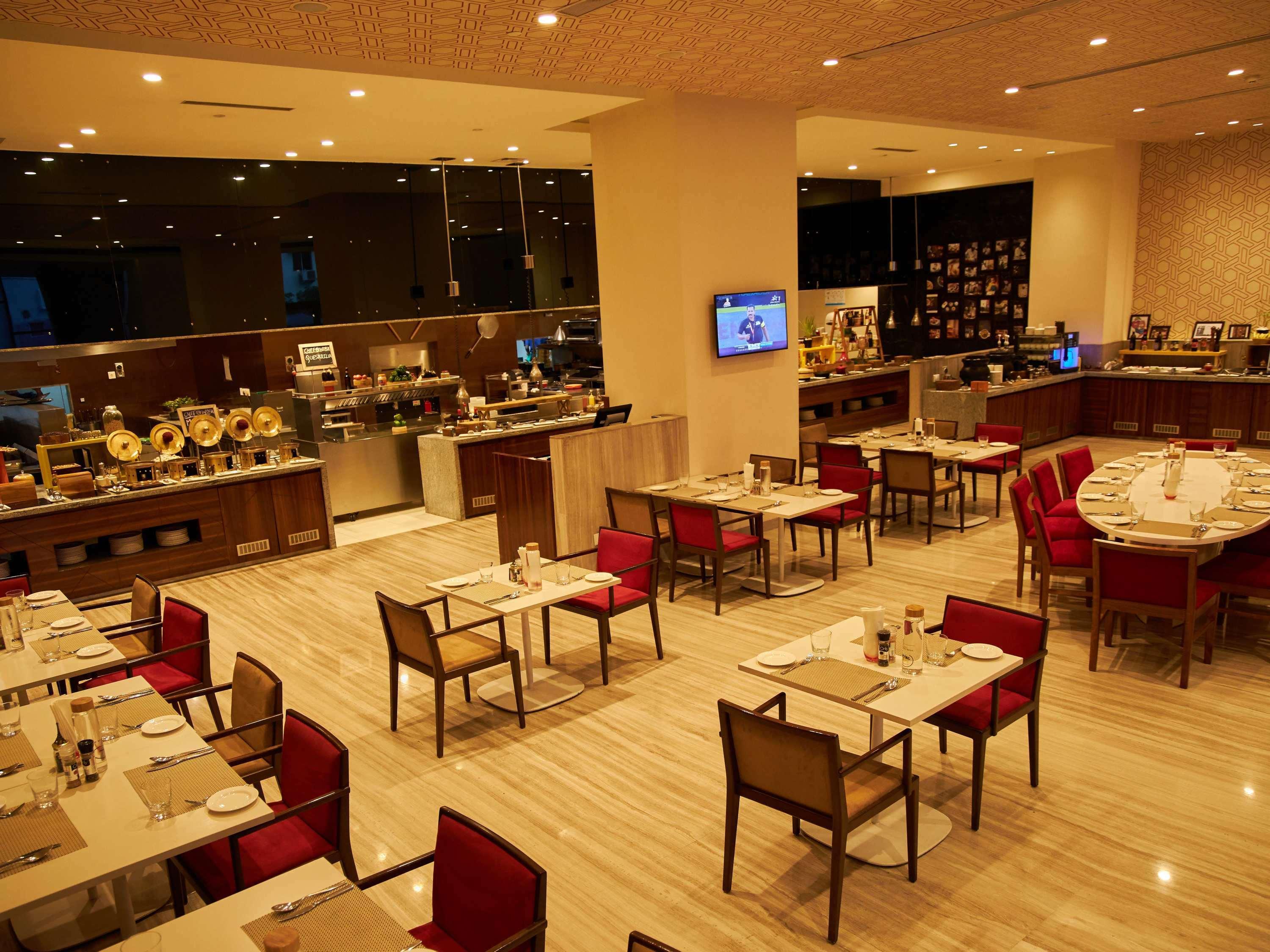 Novotel Chennai Sipcot المظهر الخارجي الصورة The restaurant at the hotel