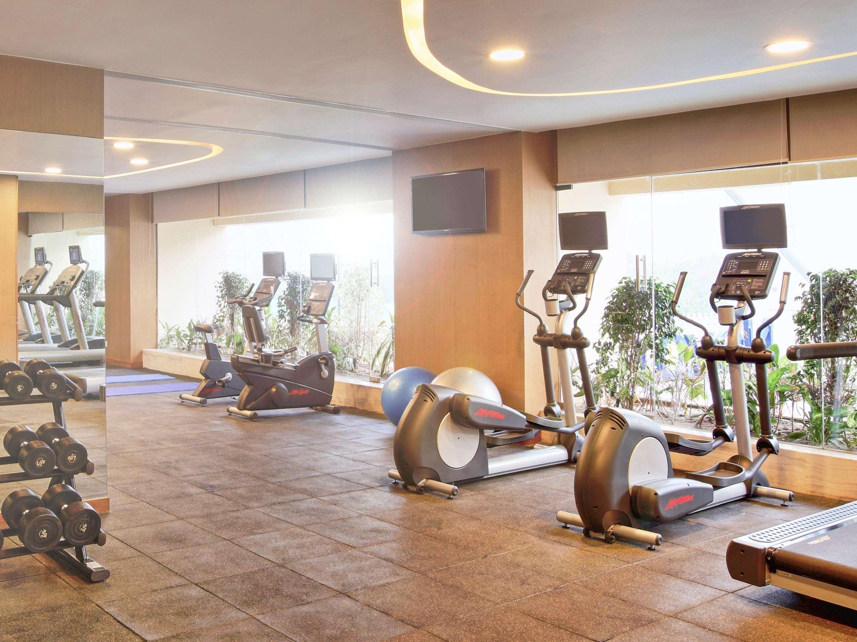 Novotel Chennai Sipcot المظهر الخارجي الصورة The gym at the hotel