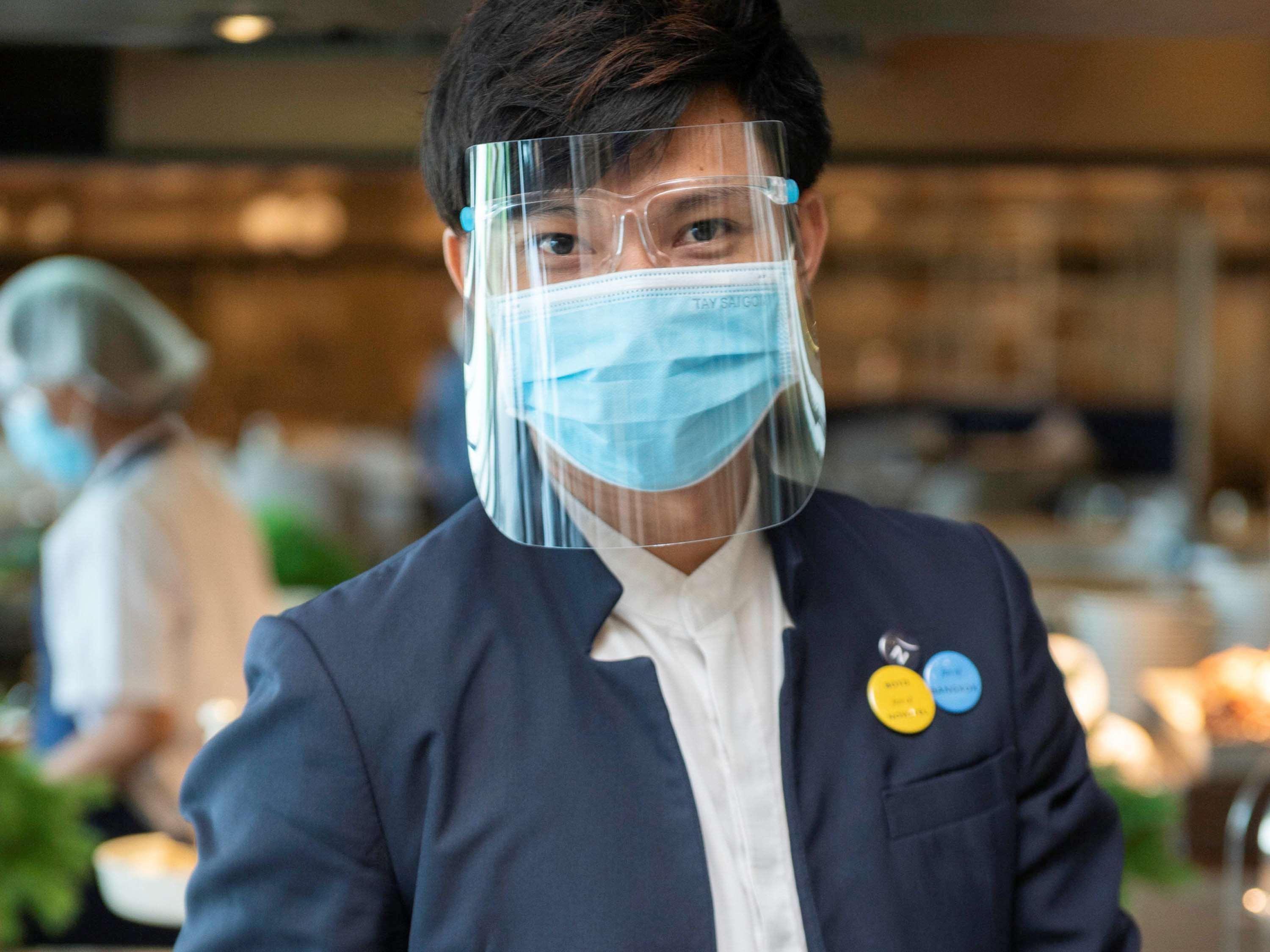 Novotel Chennai Sipcot المظهر الخارجي الصورة A Thai Airways employee wearing a face shield