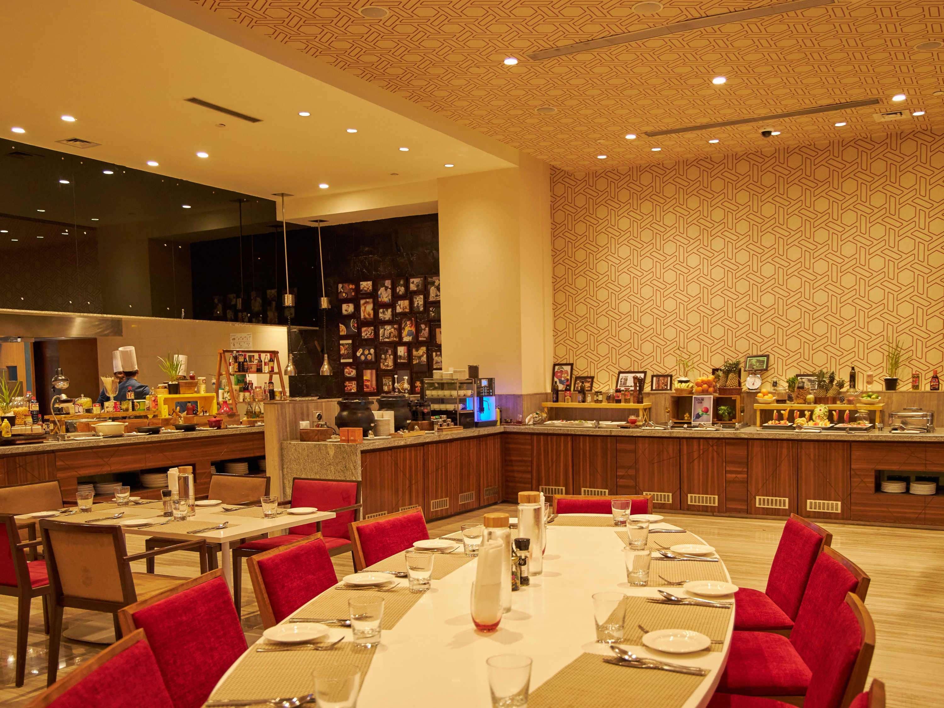Novotel Chennai Sipcot المظهر الخارجي الصورة The buffet at the hotel