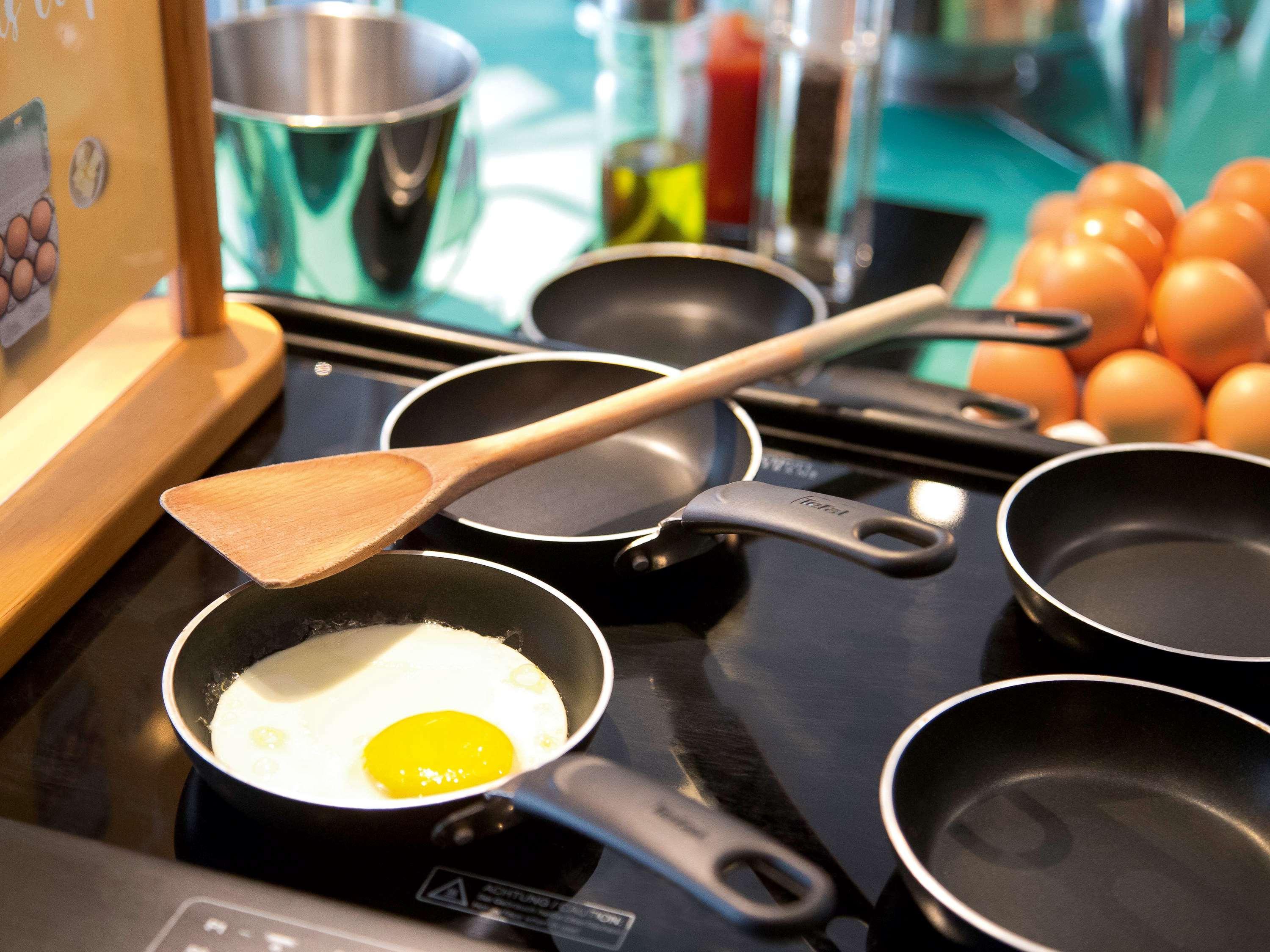 Novotel Chennai Sipcot المظهر الخارجي الصورة Non-stick frying pans