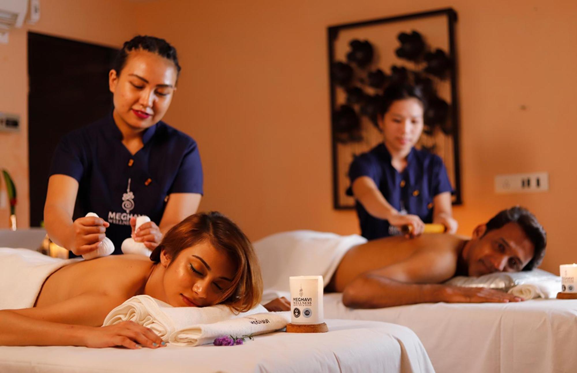 Novotel Chennai Sipcot المظهر الخارجي الصورة Ayurvedic massage at a spa in India