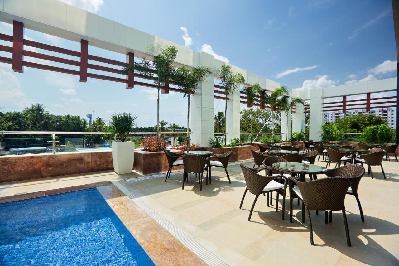 Novotel Chennai Sipcot المظهر الخارجي الصورة Rooftop pool at the hotel