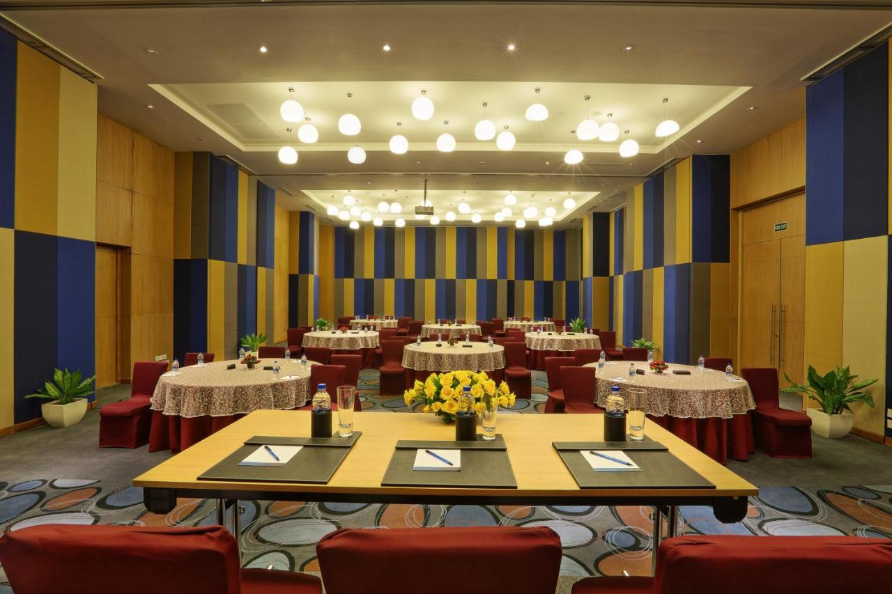 Novotel Chennai Sipcot المظهر الخارجي الصورة Meeting room
